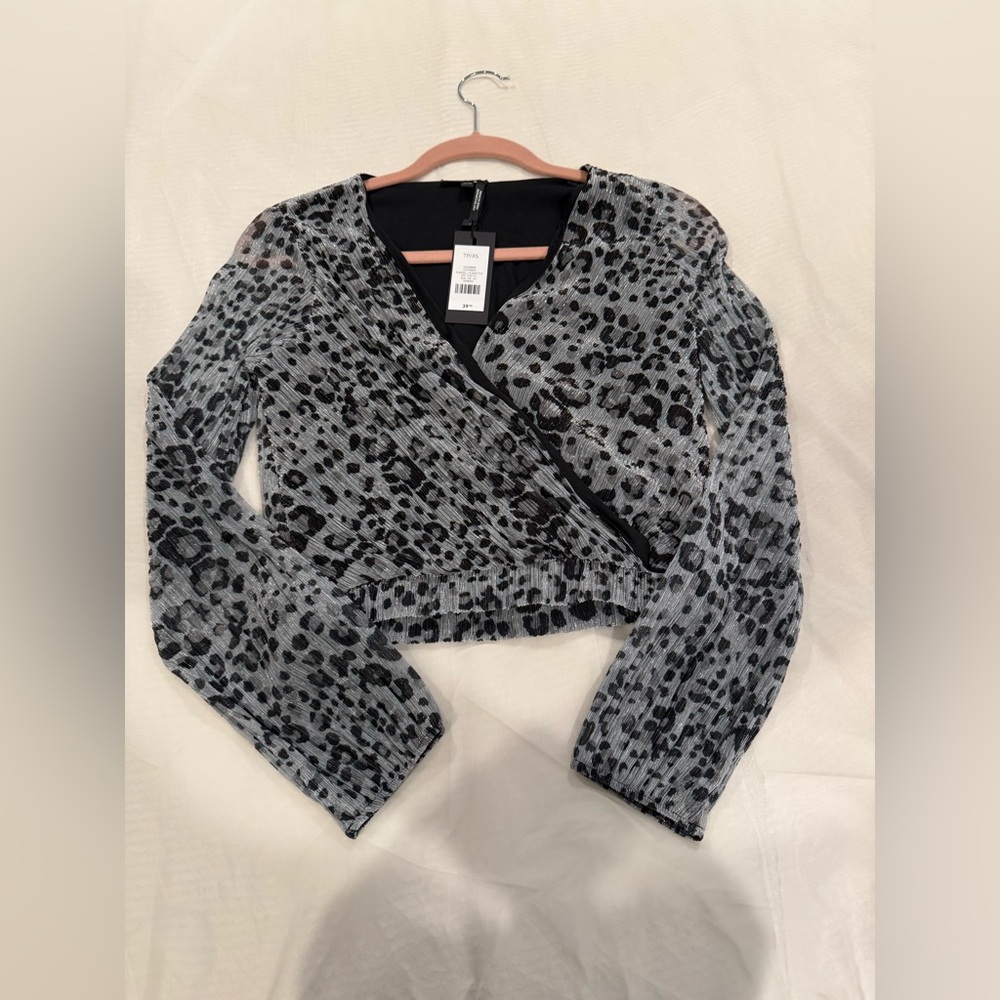 Chantal Pleated Wrap Top Gray Cheetah Size Xsmall ✨brand new never worn✨